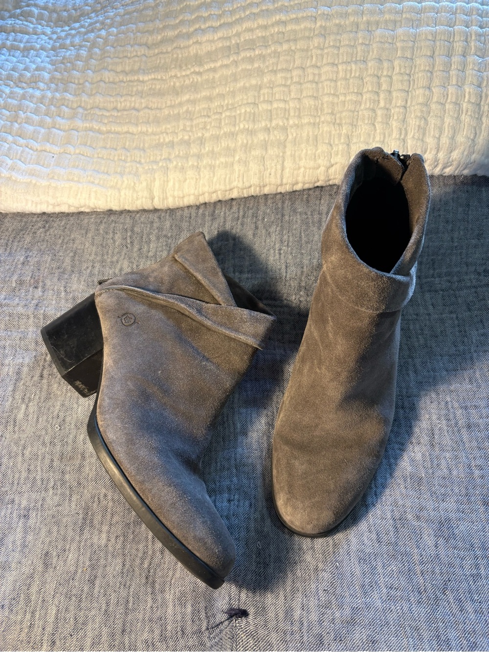 Børn Phobos Suede Ankle Booties in Taupe with 2in Block Heel. Women’s size 6.5